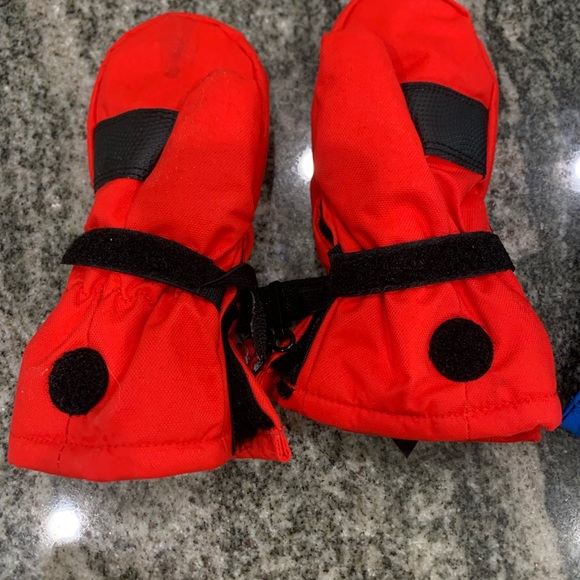 Spyder toddler snow mittens - Picture 3 of 3